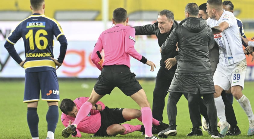 Turkey Suspends All Soccer Matches after Attack on Referee